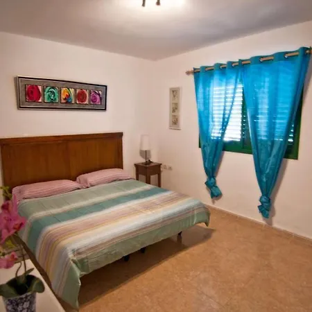 Апартаменты Puerto Del Carmen Sleeps 3 Pool Wifi Пуэрто дель Кармен