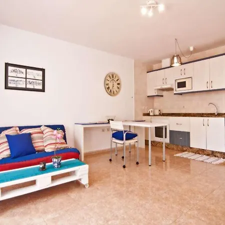 شقة Puerto Del Carmen Sleeps 3 Pool Wifi بويرتو ذيل كارمين